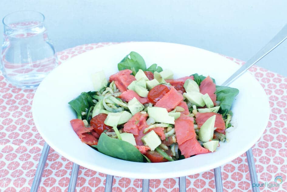 courgetti met pesto en wilde zalm