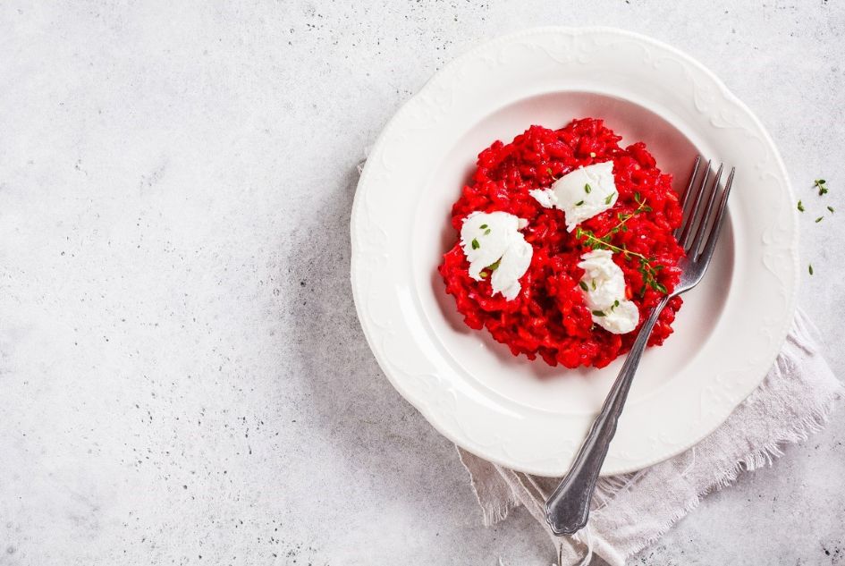 deze koolhydraatarme bloemkoolrisotto met bieten is gezond en helpt je afvallen